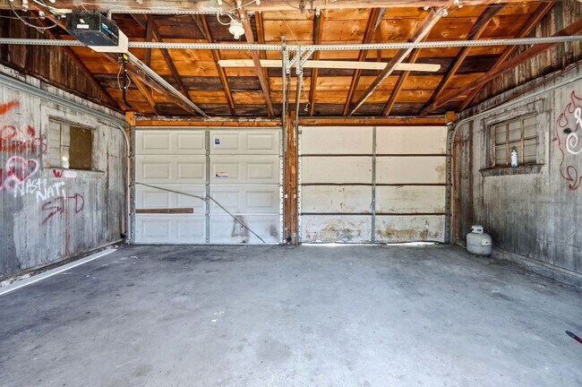Building Photo - 413 Lockwood Ave