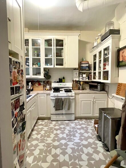 Building Photo - 12 Fairfield St