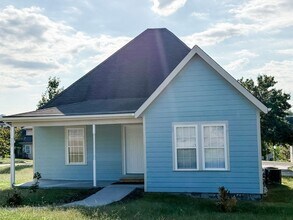 Building Photo - Charming 3 bedroom, 2 bath Home in North K...