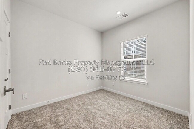 Building Photo - 9342 Mallard Mls Dr