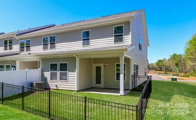 Building Photo - 1918 Commerce Dr