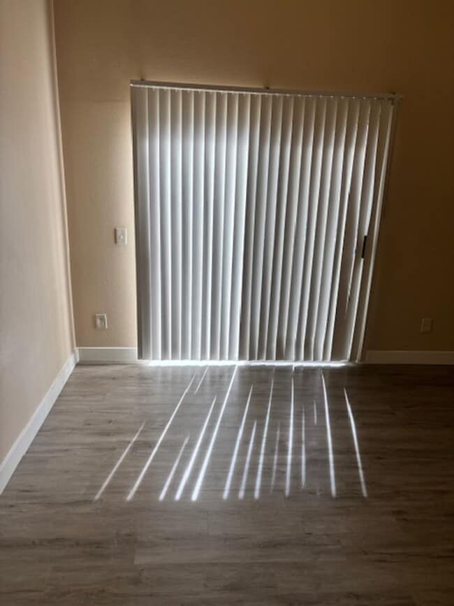 Building Photo - Beautiful, spacious top-floor 2-bedroom, 2-bathroom condo in the Southwest