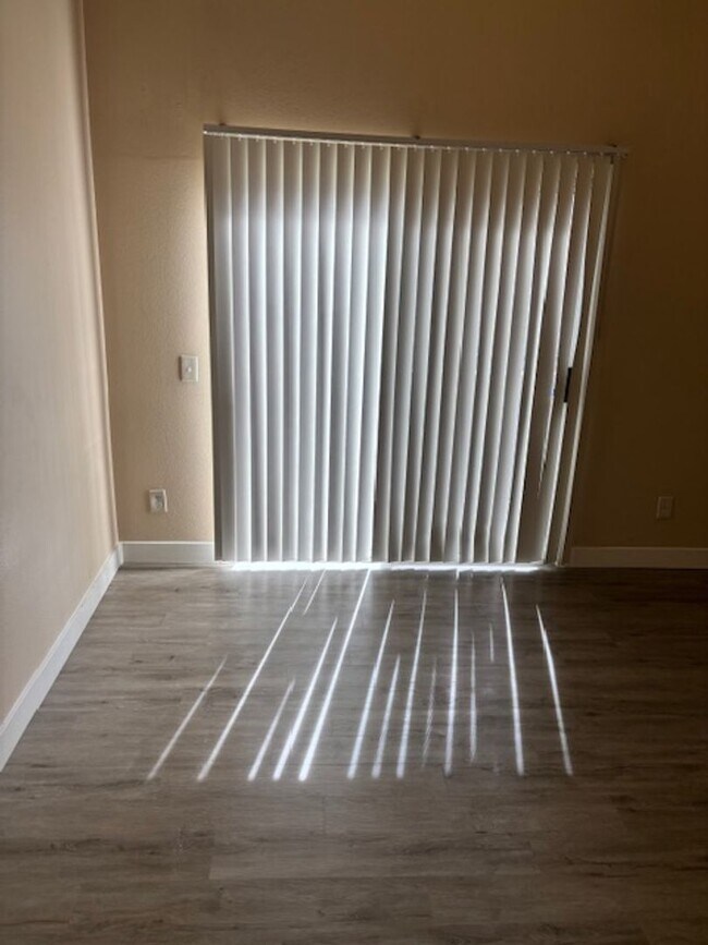 Building Photo - BEAUTIFUL SPACIOUS TOP FLOOR 2 BEDROOM & 2 FULL BATHROOM CONDO IN THE SOUTHWEST