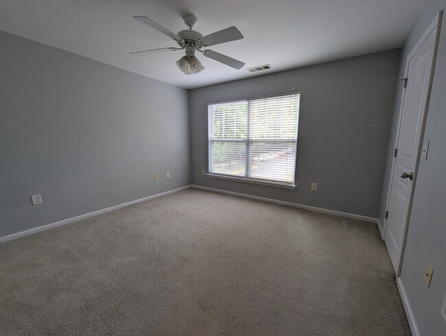 Building Photo - 490 S Barnett Shoals Rd