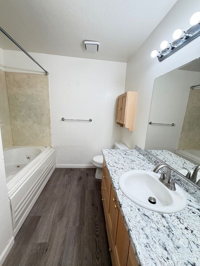 Building Photo - Convenient 2 Bedroom Condo in Bennett Valley