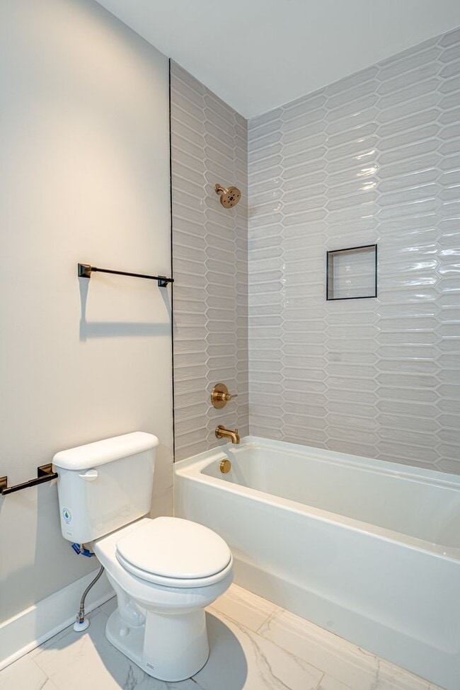 Building Photo - 4 Bedroom Rental in The Nations!