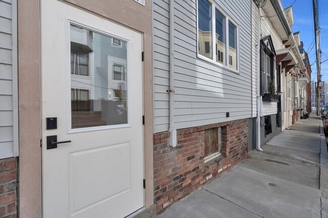 Building Photo - 23 Haynes St