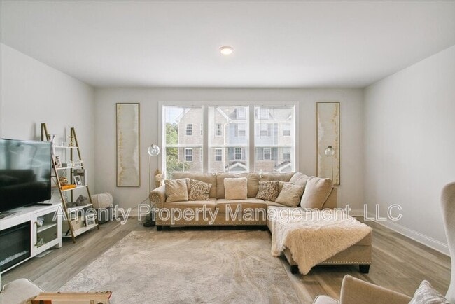 Building Photo - 121 Daybeacon St