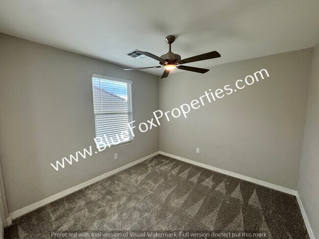 Building Photo - 1048 E Descent St