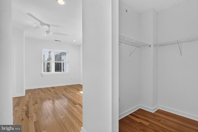 Building Photo - 950 Shackamaxon St