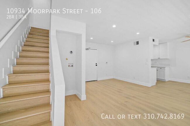 Building Photo - 10934 Moorpark St