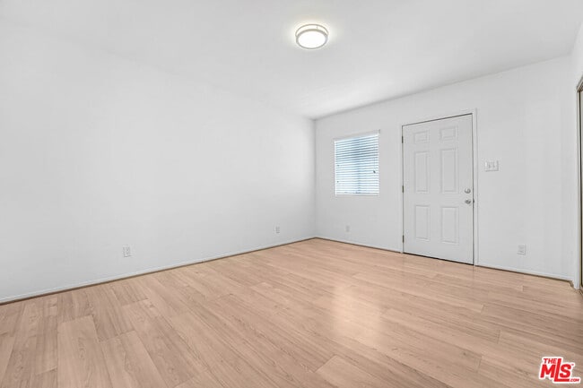 Building Photo - 10393 Almayo Ave