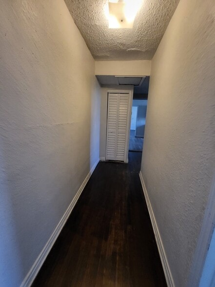 Building Photo - 330 W 26th St