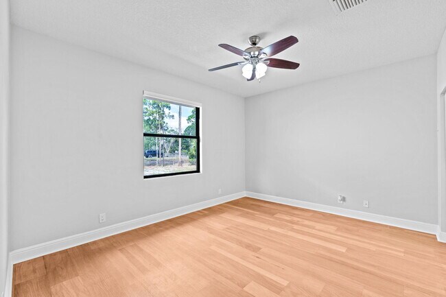 Building Photo - 16596 82nd Rd N