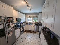 Building Photo - 606 Riverland Rd SE