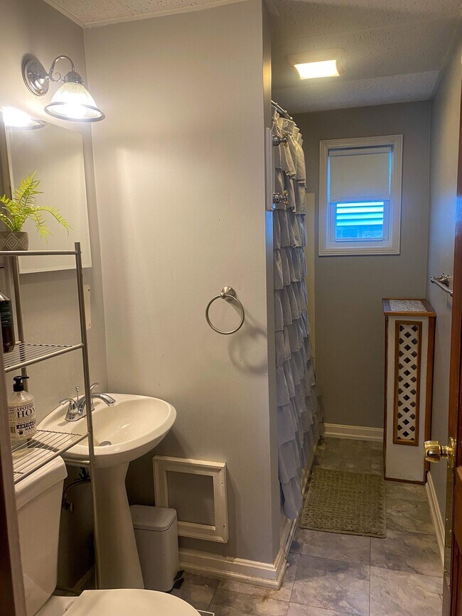 Building Photo - 19 Fifth Ave, Worcester MA 01607 - Unit 1