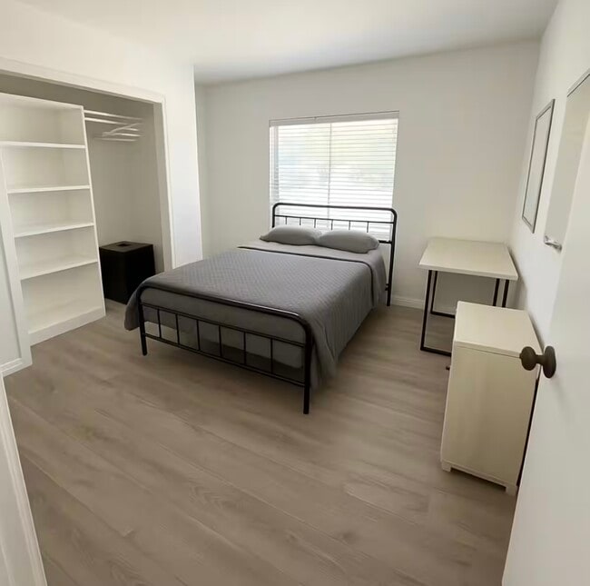 Building Photo - 1300 W Ohio Ave