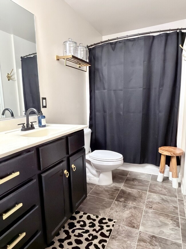 Building Photo - 1044 Hummingbird Ln