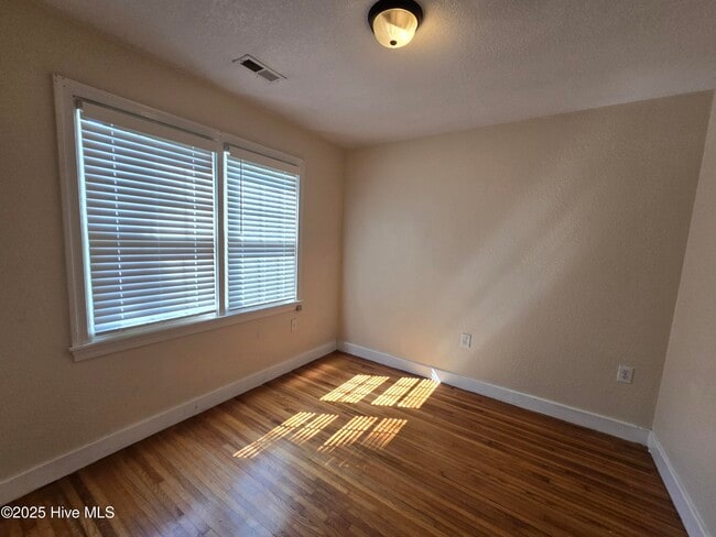 Building Photo - 1105 E Williams Cir