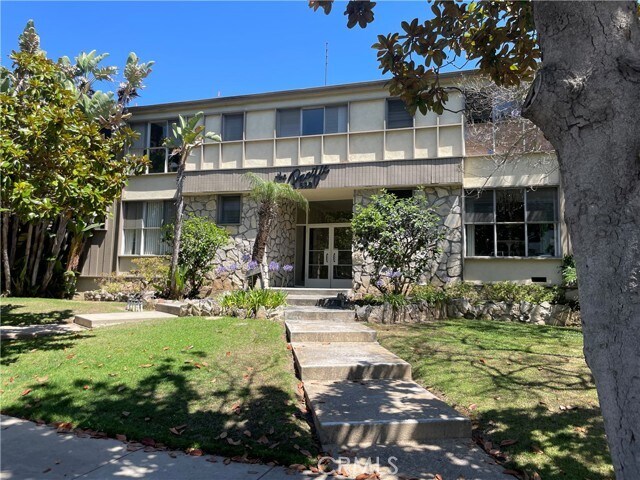 Building Photo - 630 San Vicente Blvd