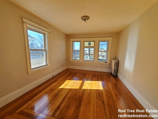 Building Photo - 623 Fellsway