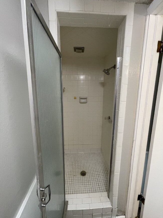 Building Photo - 3-Bed, 2.5 Bath Condo