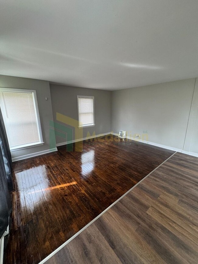 Building Photo - Beautifully Updated 4BR/1BA Home with Fini...