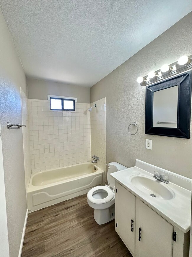 Building Photo - 3 Bedroom Home Near Bradford Elementary!!