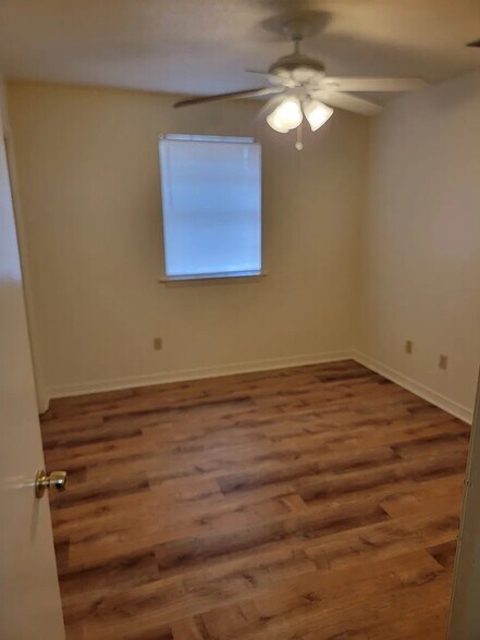 Building Photo - 415 Zinnia Ave