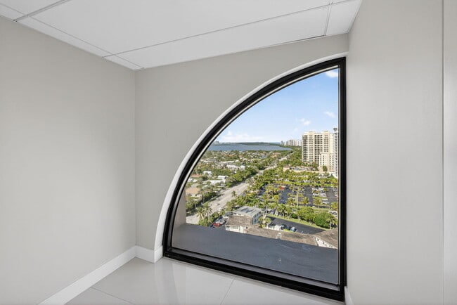 Building Photo - 3400 N Ocean Dr