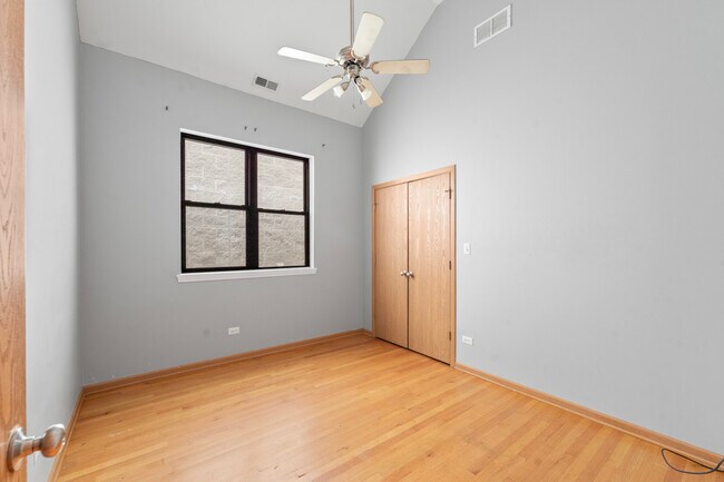 Building Photo - 4820 S Champlain Ave
