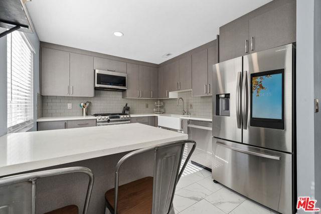 Primary Photo - 8024 Vía Pompeii