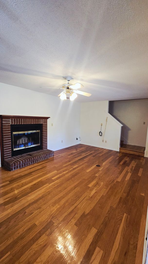 Building Photo - Beautiful Large home off of Mahan