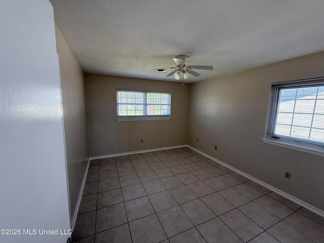 Building Photo - 405 McGuire Cir