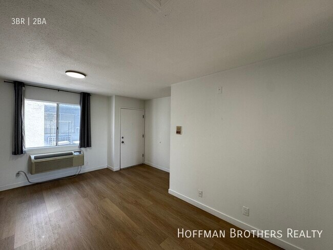Building Photo - 619 N Kingsley Dr