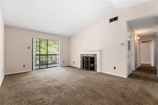 Building Photo - 6040 Grelot Rd