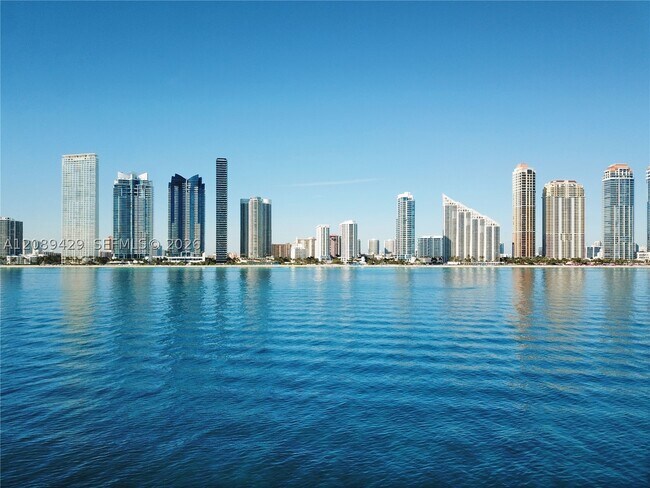 Building Photo - 17375 Collins Ave