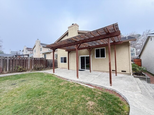 Building Photo - Well Maintained Twin Creeks Home in San Ramon