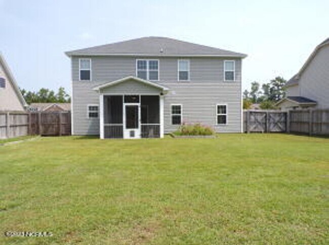 Building Photo - 4 Bedroom 2.5 Bathroom home located in Carolina Subdivision