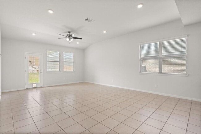 Building Photo - 2124 Hat Bender Lp