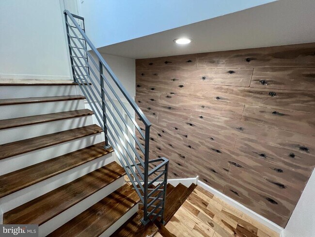 Building Photo - 623 S 4th St