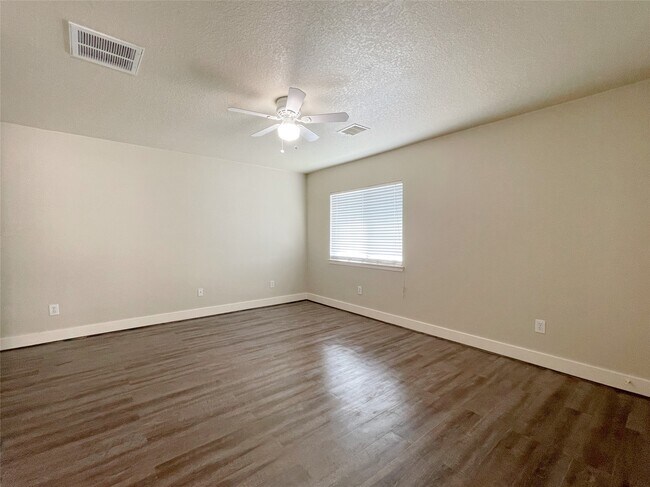 Building Photo - 20806 Settlers Lake Cir