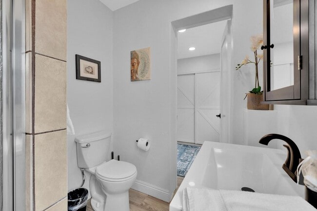 Building Photo - Furnished & Remodeled 1BR Guest House w/ Private Entry – Walk to Beach, Crown Point