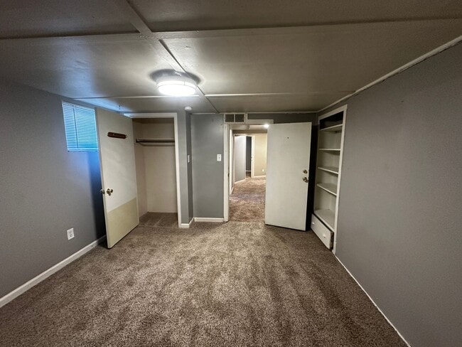 Building Photo - Beautiful 5 Bedroom, 2 Bath in Prime Location Near Campus