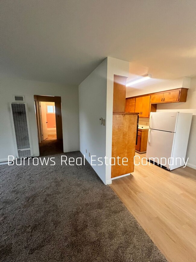 Building Photo - Ventura - Two bedroom, one bath single sto...