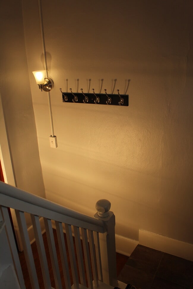 Building Photo - 834 4th St NW