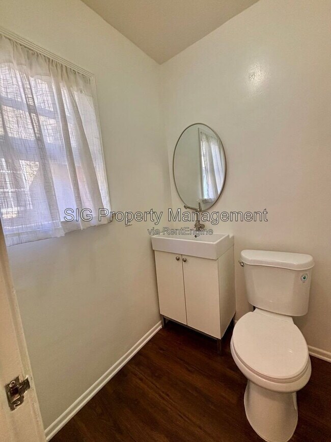 Building Photo - 4371 Sunset Dr