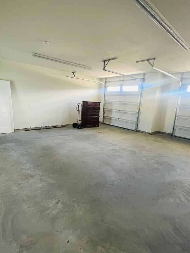 Building Photo - Newer Home - 3 Bedroom - 2 Bath - Corvallis