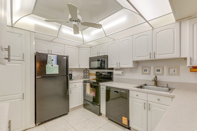 Building Photo - 2400 S Ocean Dr