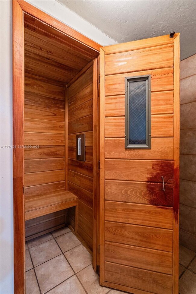 Building Photo - 1408 Brickell Bay Dr